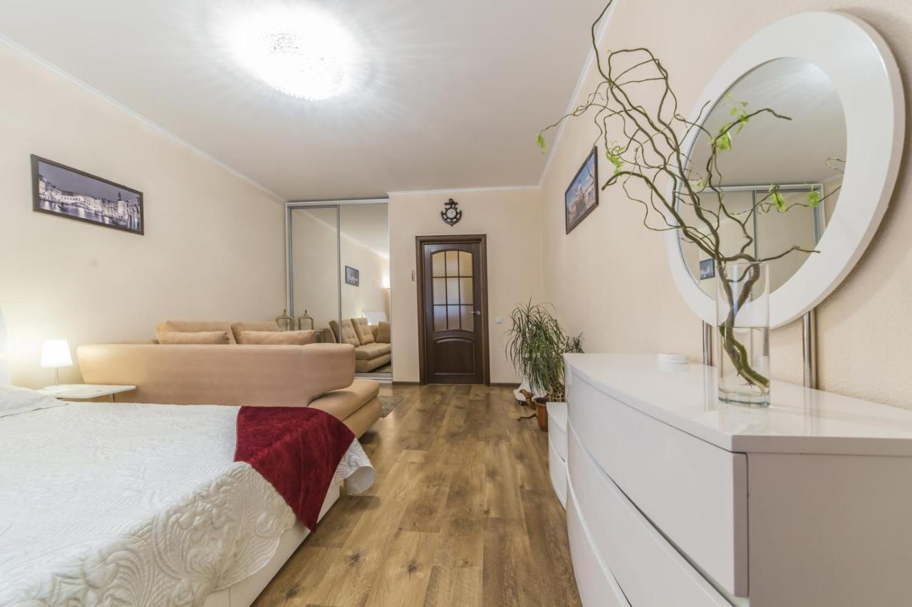 1 Поверх Ж К Паркові Озера Метро Дарниця Apartment เคียฟ ภายนอก รูปภาพ