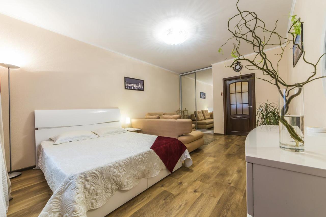 1 Поверх Ж К Паркові Озера Метро Дарниця Apartment เคียฟ ภายนอก รูปภาพ