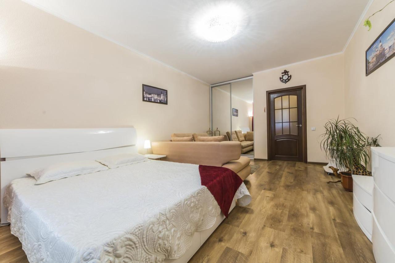 1 Поверх Ж К Паркові Озера Метро Дарниця Apartment เคียฟ ภายนอก รูปภาพ